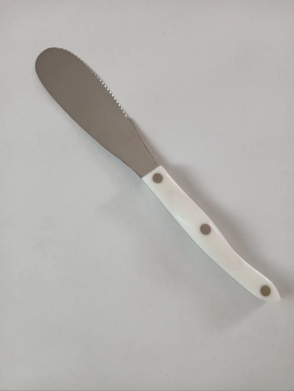 Cutco 1768 KQ Spatula Spreader with White Pearl Colored Handle